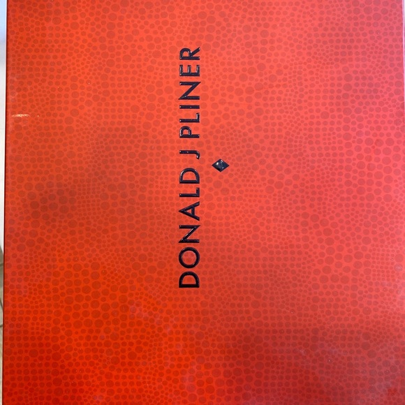 Donald J Pliner high heel Sandals. New with box - Picture 9 of 10